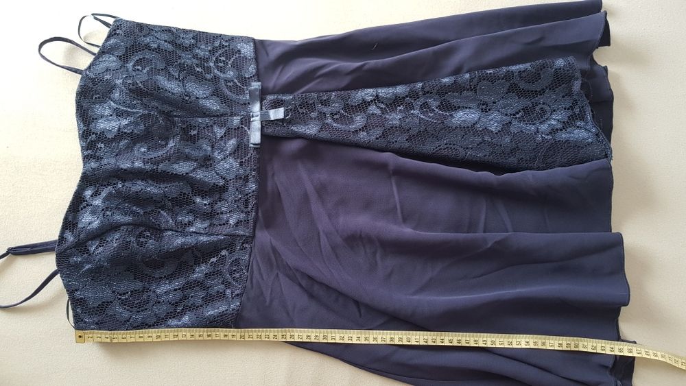 Piękna granatowa sukienka na ramiączkach