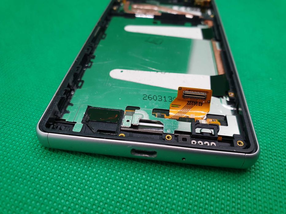LCD Sony Xperia X F5121 Grade A biały Oryginał Serwis 4GSM Świdnica