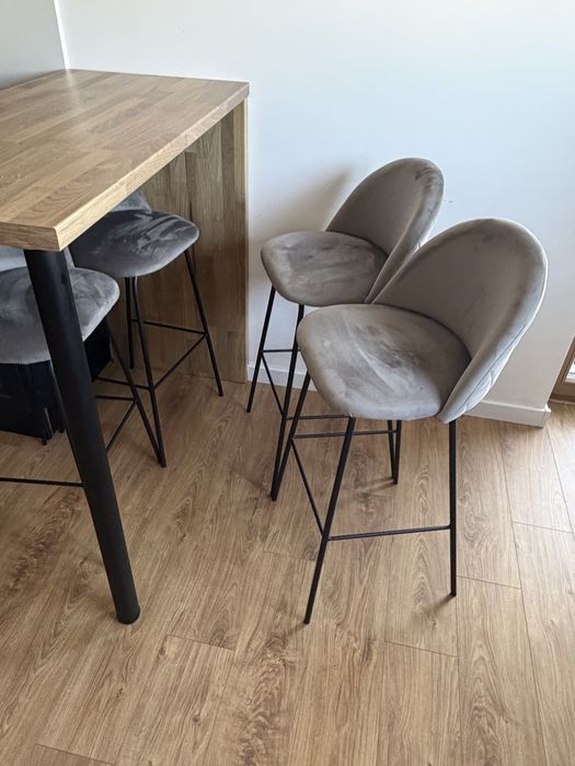 Krzesła barowe - cztery