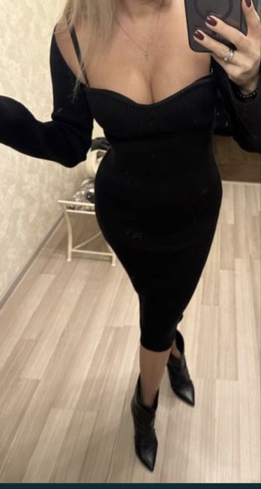 Платье в рубчик декольте