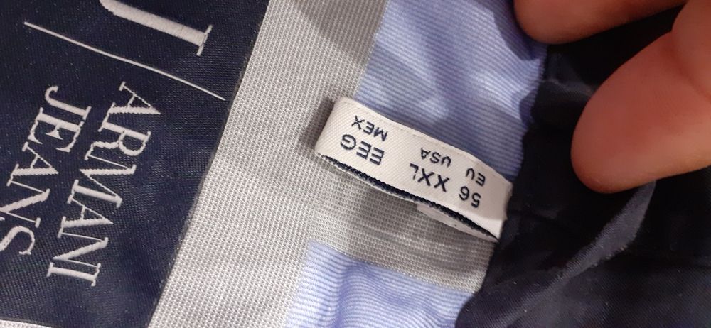 Kurtka przeciwdeszczowa Armani Jeans.