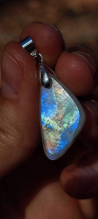 Kamień księżycowy niebieski moonstone wisior wisiorek ochronny kryształ amulet
