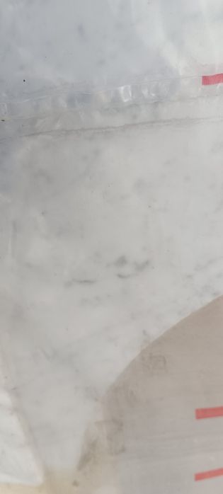 Tampo em pedra creme