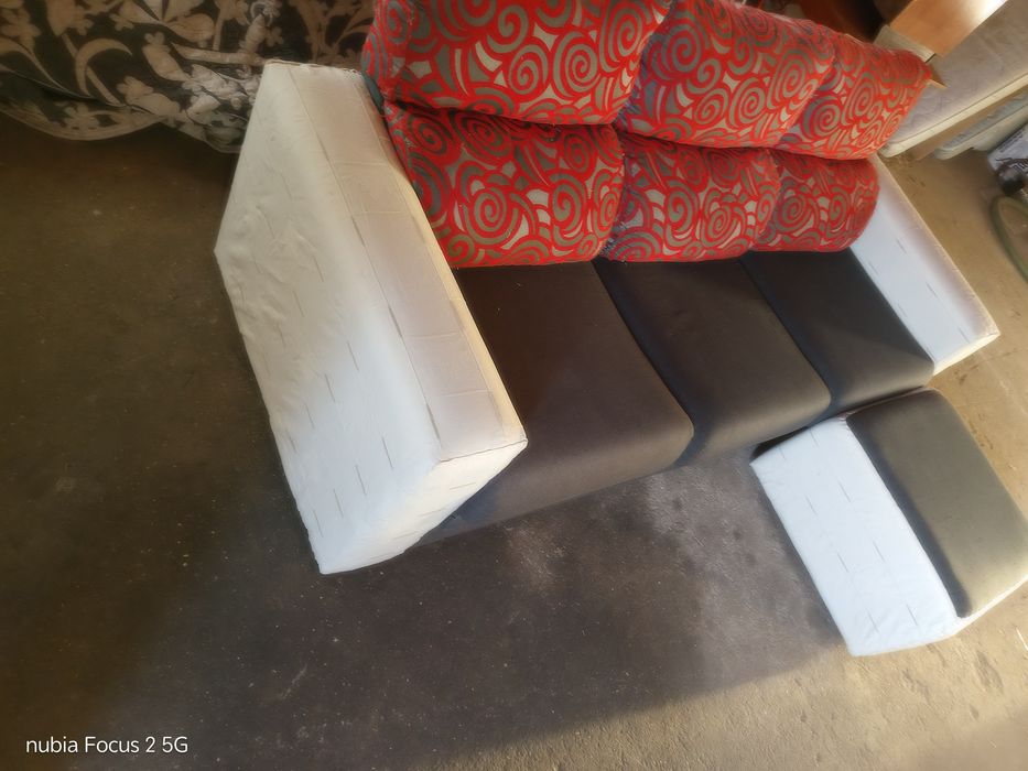 Sofa chaise longue reversivel e com bancos deslizantes