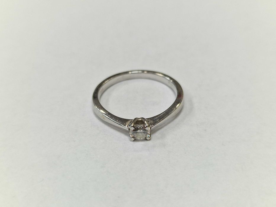 KRUK! Złoty pierścionek/ 585/ 2.23 gram/ R12/ 0.20 CT/ białe złoto