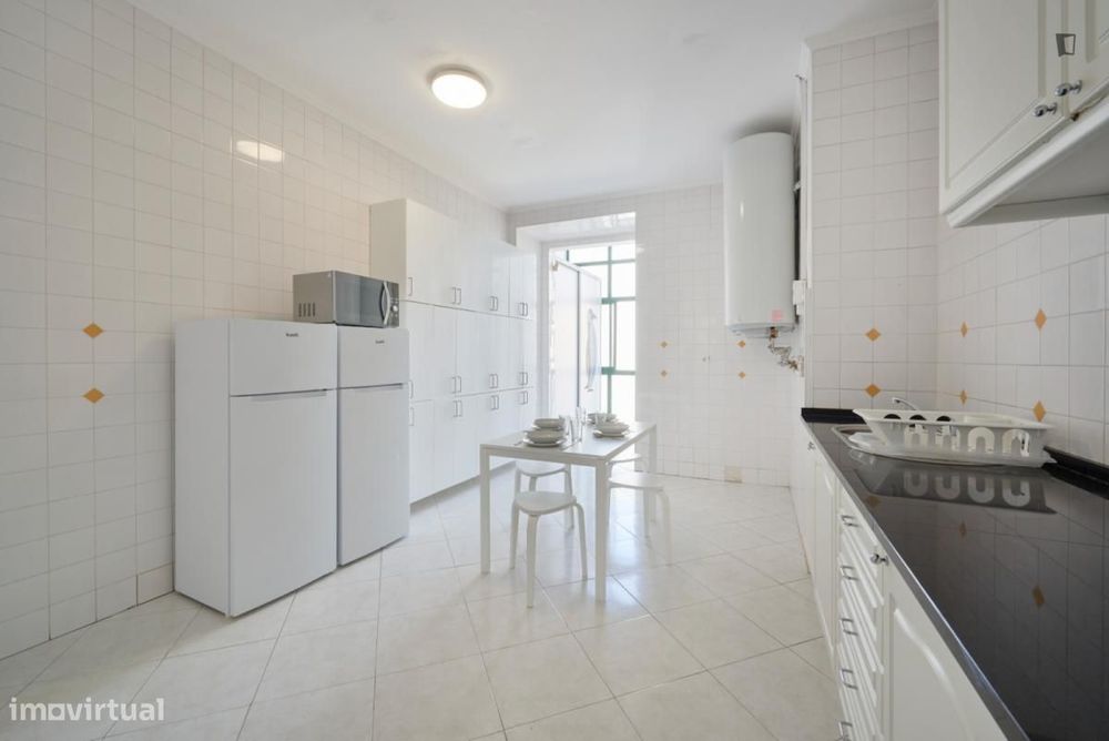 Quarto - localizado em Entrecampos Lisbon