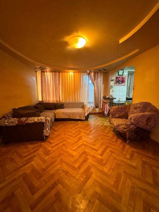 В продажу простора 3-кімнатна квартира в центрі міста!