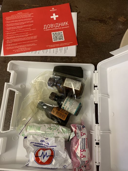 Аптечка новая. Фото