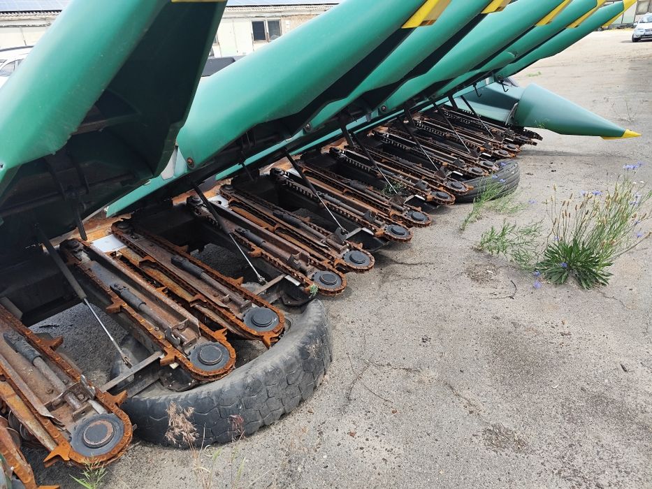 Продам комбайн та зернову жатку до нього.