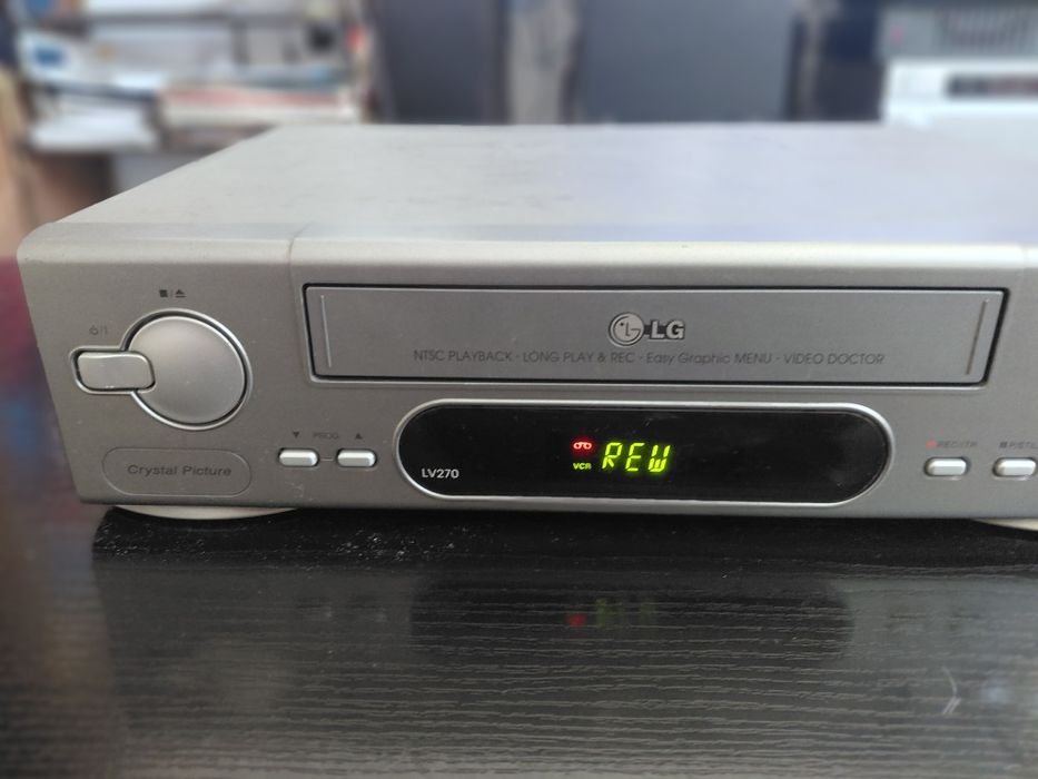 Відеомагнітофон LG LV270