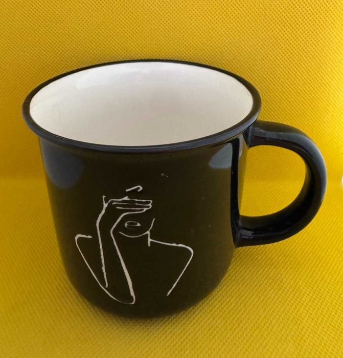 Стильна чашка Vittora Lady in black чорна, мінімалізм