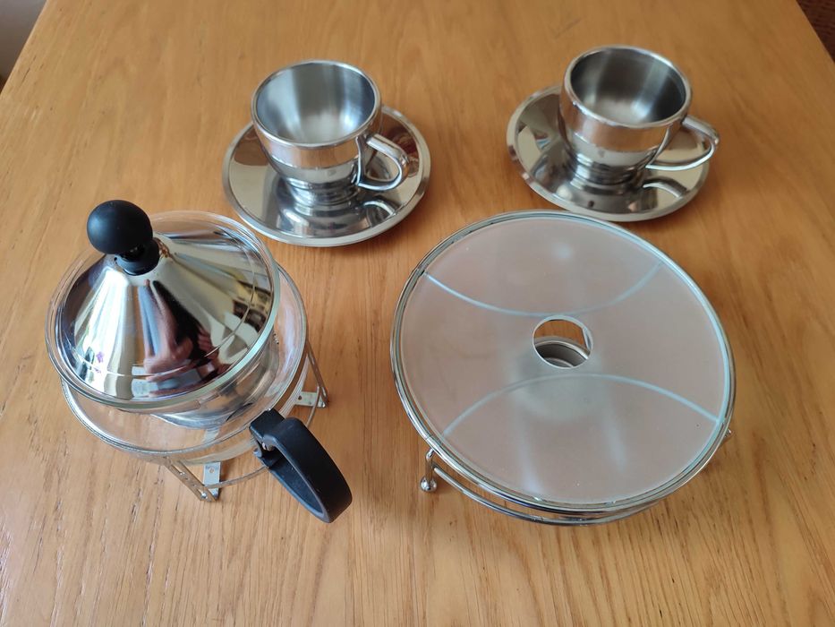 Zestaw do herbaty: zaparzacz, podstawka, 2x filiżanka. Metal i szkło.