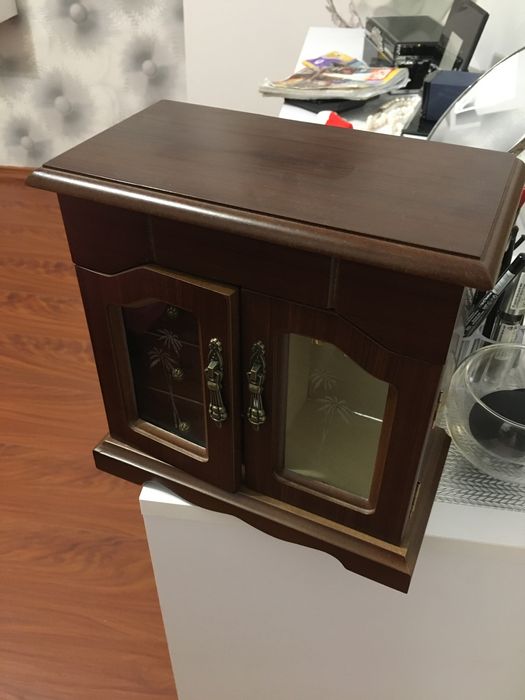 Шкатулка в виде комода