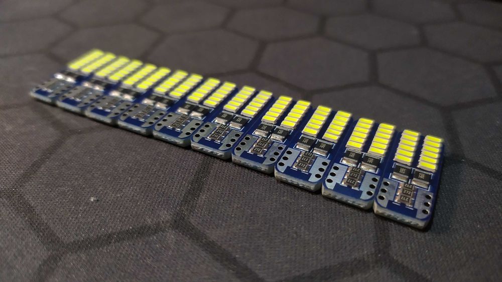 Автомобильные светодиодные лампы с типом цоколя T10 (W5W) Белого цвета