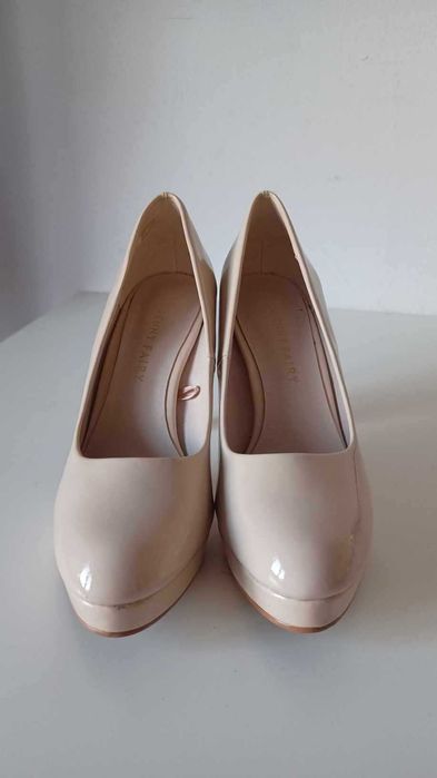 Lakierowane kremowe szpilki Jenny Fairy