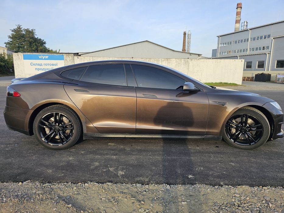 Tesla Model S 85 2013