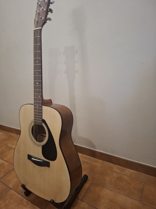Yamaha F310 como nova