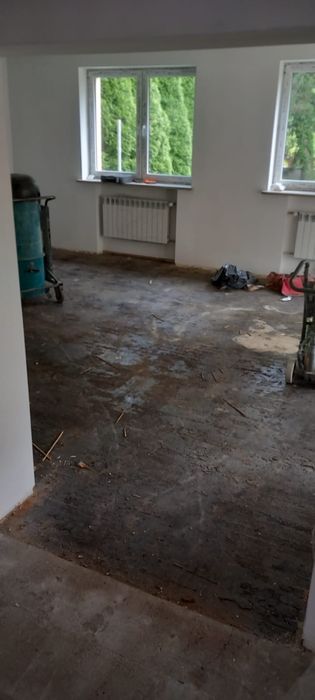 Usuwanie subitu lepiku kleju po parkiecie szlifowanie betonu