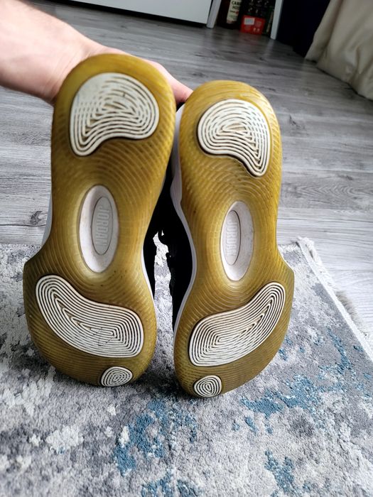 Продам фірмові кросівки Nike Jordan zoom