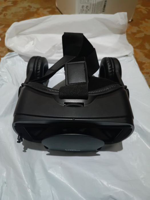 Продам очки виртуальной реальности с встроенными наушниками