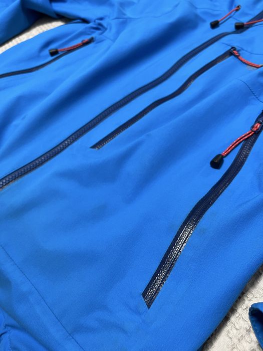 Вітровка mountain equipment з дефектами