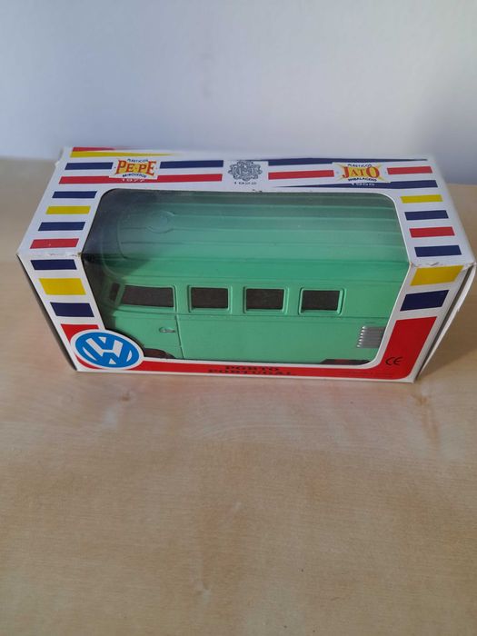 Carros Pepe novos na caixa