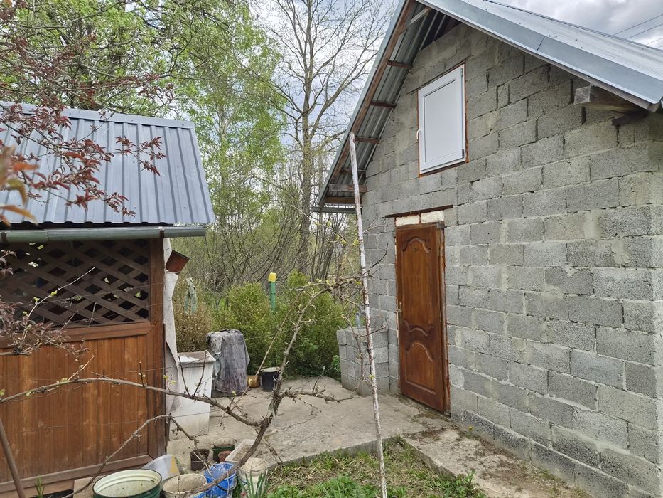 Продається дачний будинок