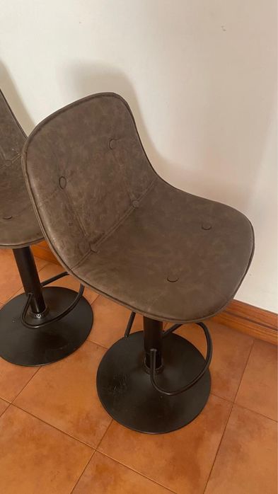 Conjunto de 2 Bancos