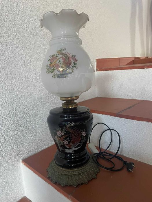 Candeeiro com motivos orientais