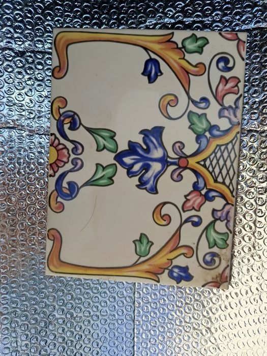 2,30 m² de azulejos com 100 a mão pintados a mão para desocupar