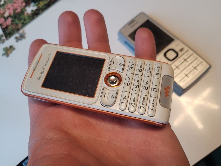 Mix retro telefonów Nokia X2 Sony Ericsson Walkman K800i Z300i W200i