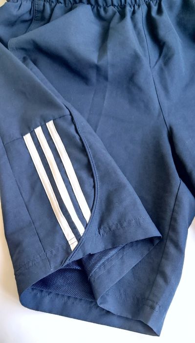 Чоловічі шорти Adidas, розмір М. Оригінал.