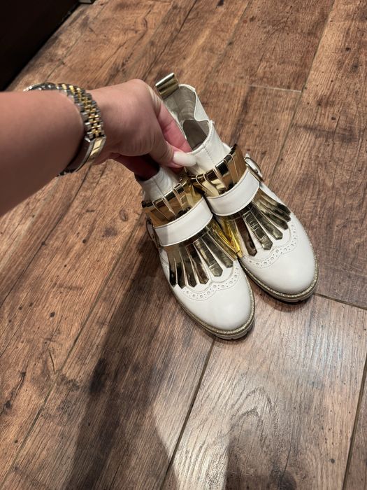 Ботинки белые ,в хорошем качестве!