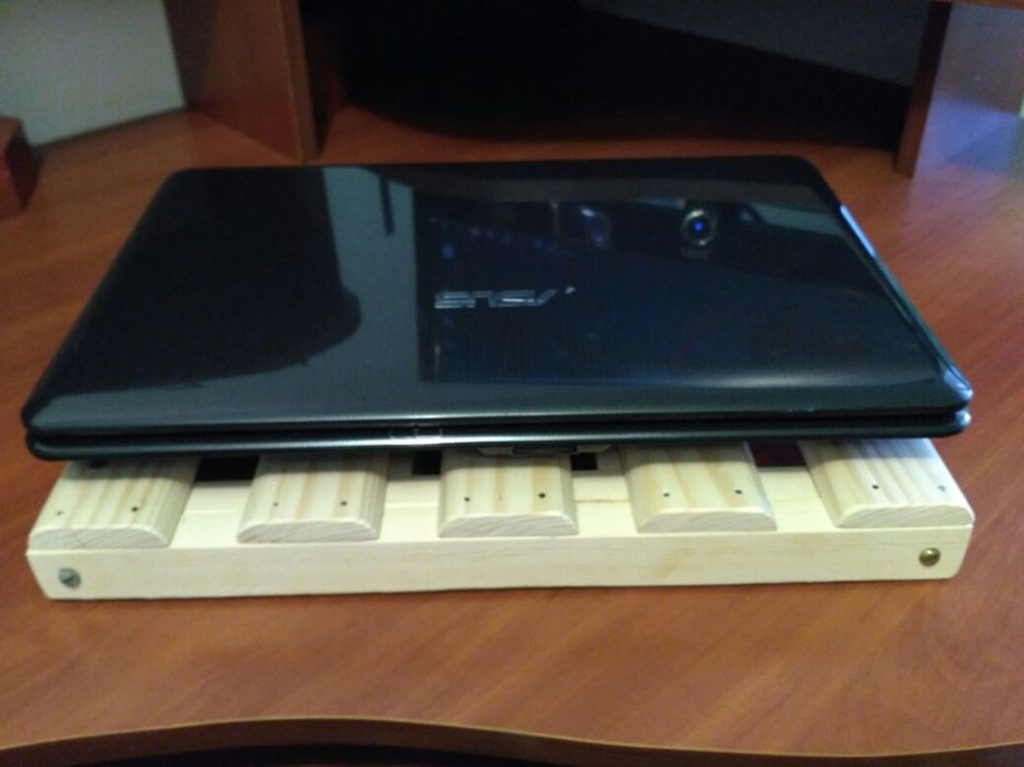 Столик для ноутбука