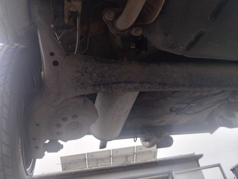oś tylna belka tarcze Toyota Yaris I 99-05r, części