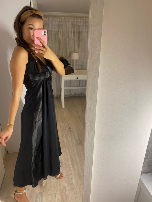 Śliczna damska czarna długa sukienka