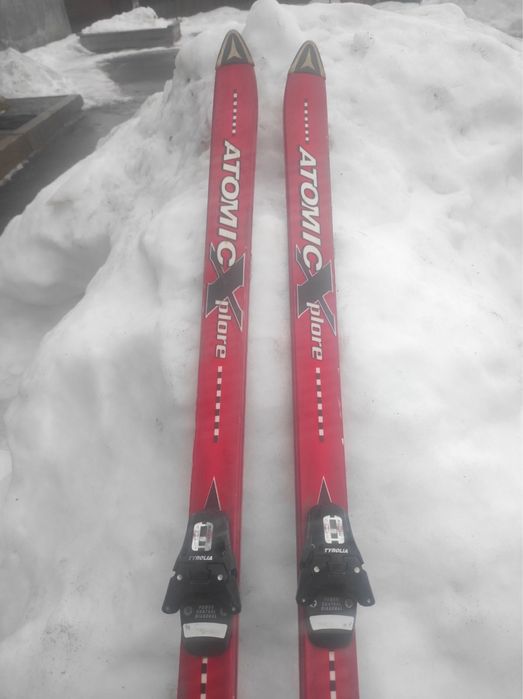 Продам лижі Atomik