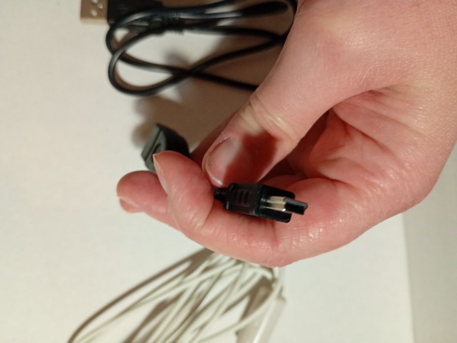 Кабелі USB: Micro-USB, Mini-USB, перехідник USB  — Mini-USB, Mini-USB