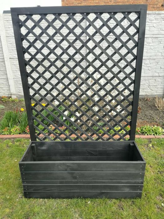 Donica drewniana z pergolą