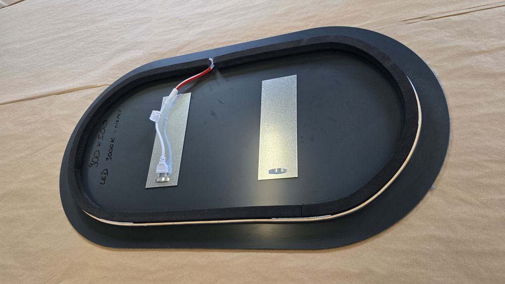 Lustro LED - 900 x 500 x 4 mm
