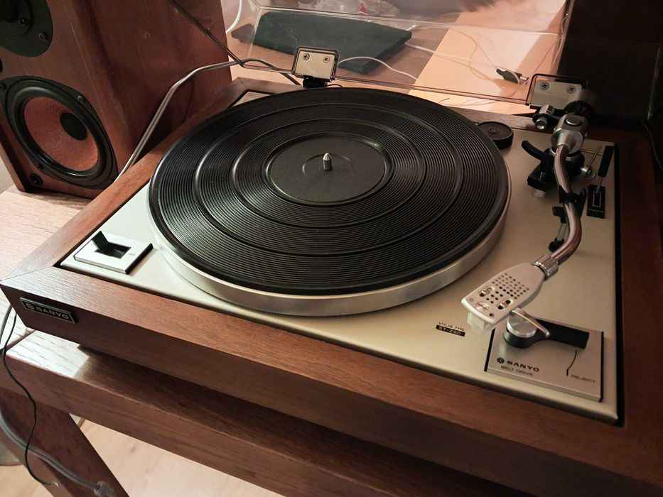 Gira-Discos Sanyo