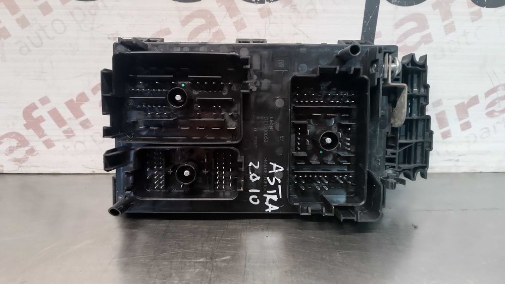 CAIXA DE FUSIVEIS / RELÉS OPEL ASTRA J 2009-2016 13313205 1110011AA