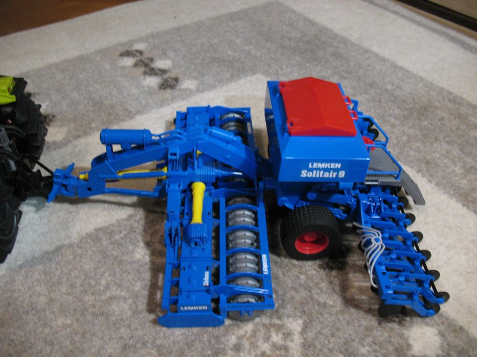 BRUDER 02026 велика пластикова модель сівалки LEMKEN Solitair 9: 1