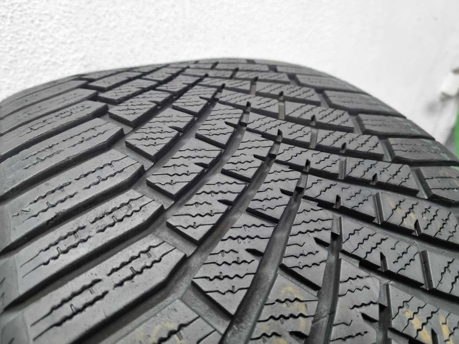 295/40/21 111V Yokohama Blue Earth Winter V906 SUV Dot.3021R