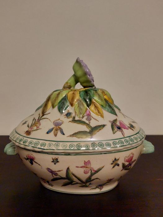 Terrina em porcelana