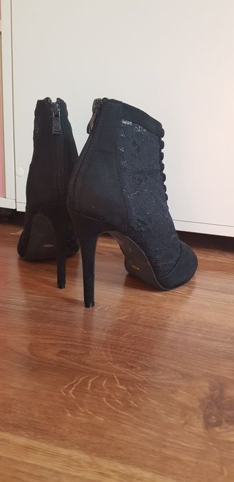 Ботильоны кружевные очень красивые р.40