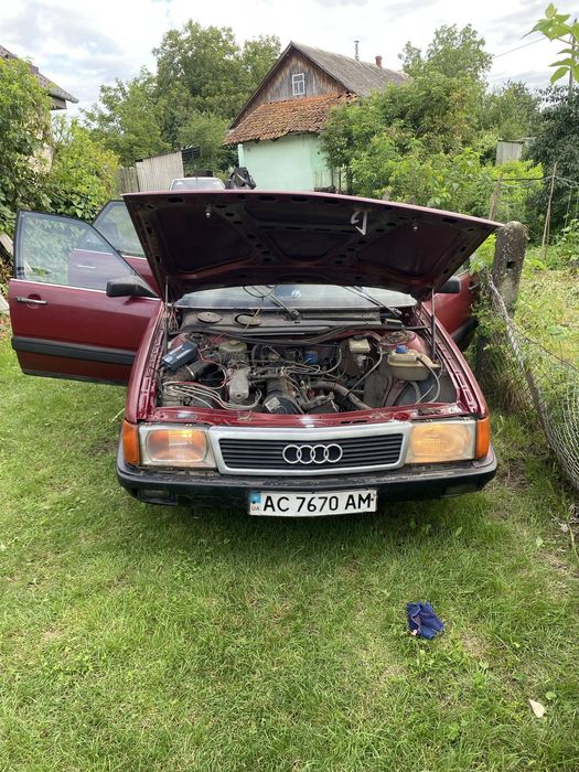 Продам терміново Audi 100 на запчастини