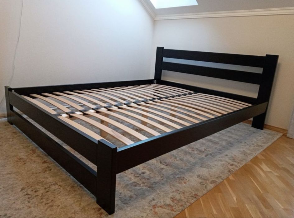 Ліжко з цільного масиву  дерева