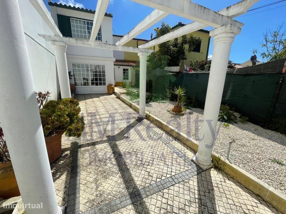 Property in Atouguia da Baleia, Leiria