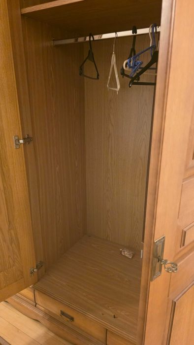 Szafa Meble Swarzędzkie Ogromna. Ma ze 4m długości.